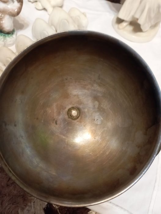 Продам мельхиоровую маслёнку