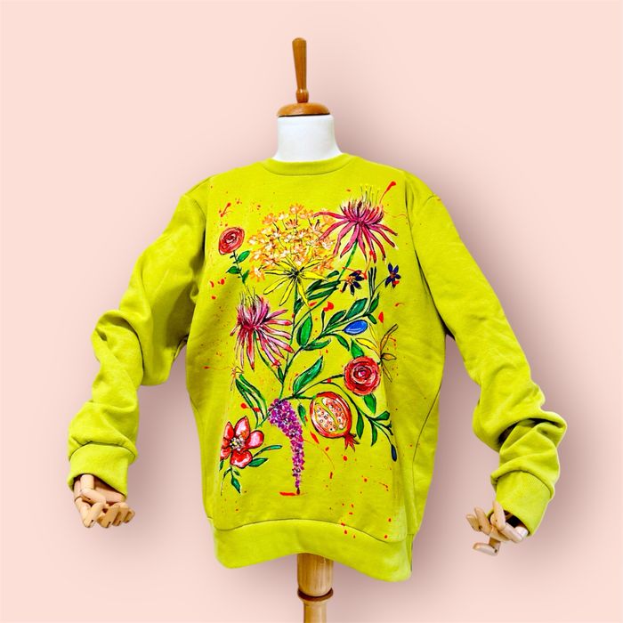 Суитшърт с флорални мотиви