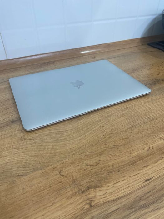 Macbook air M1 {2020}