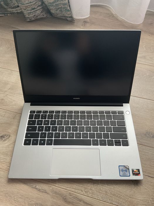 Laptop huawei d14 ryzen 5 3500U 8 gb ram 512gb ssd URGENT!!