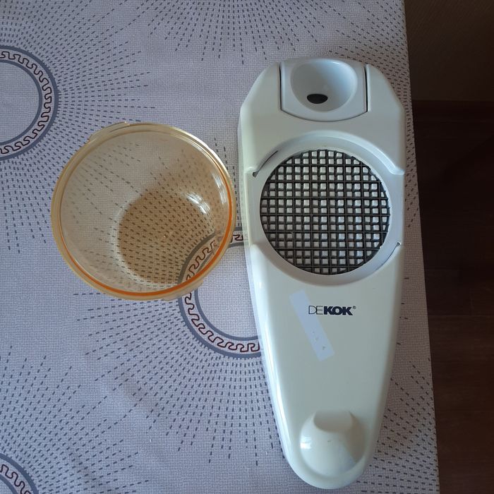 Терка и форма для выпечки