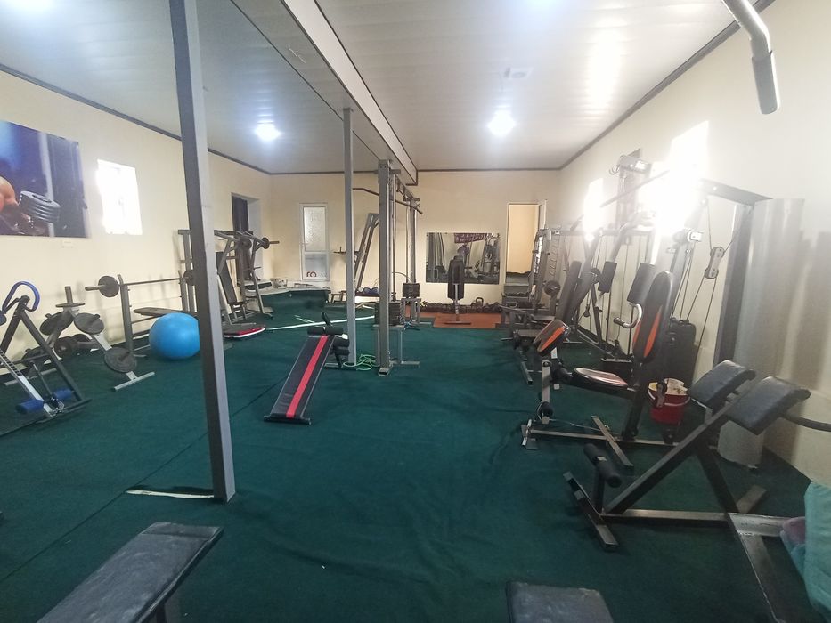 Ishlab turgan zal korib turgan barcha jihozlar sotiladi
