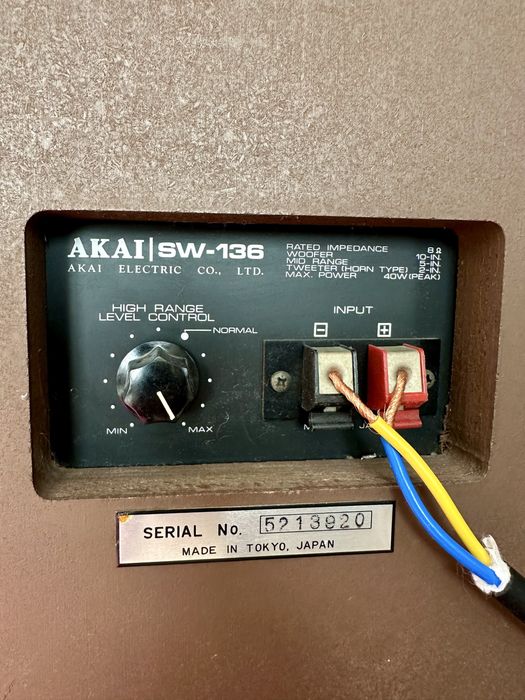Тонколони AKAI SW-136