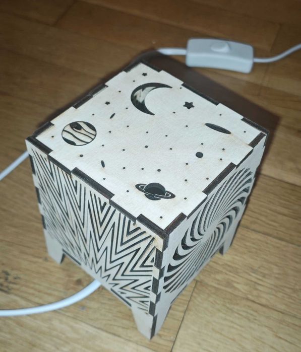 Продавам нова малка нощна LED лампа