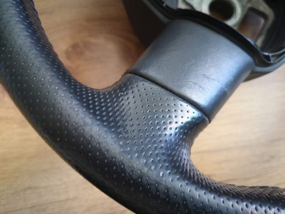 ВОЛАН AUDI A4 / A6 КОМПЛЕКТ в отлично състояние