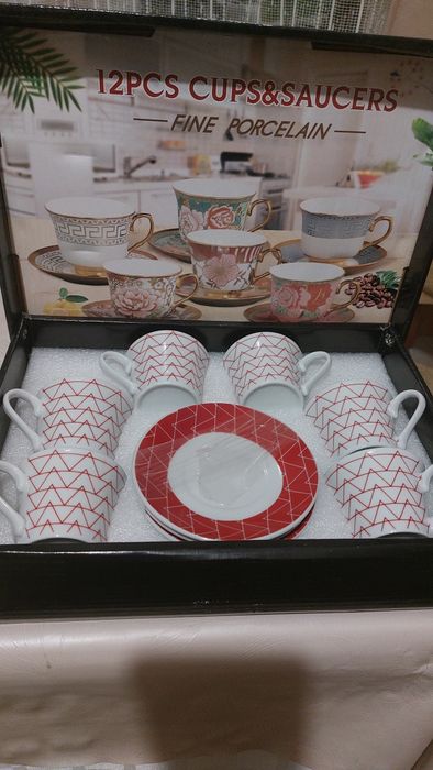 6 чаши за кафе и 6 чинии