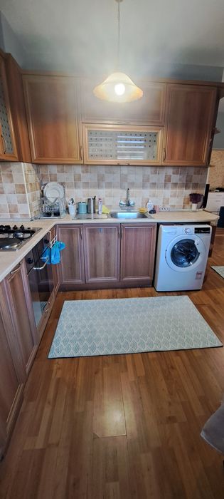 Тристаен апартаммент на 7мин пешеходно от център.