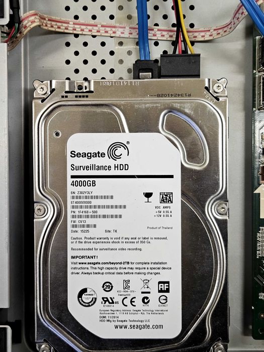 HikVision DVR DS-7216HGHI-SH/A 16 канален с 4 ТБ твърд диск