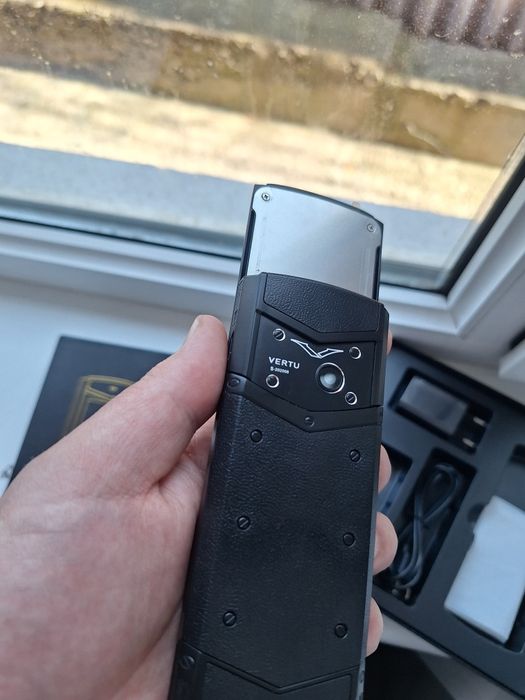 Телефон vertu новый в коробке!