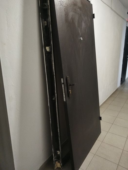 Продам железный дверь б/у