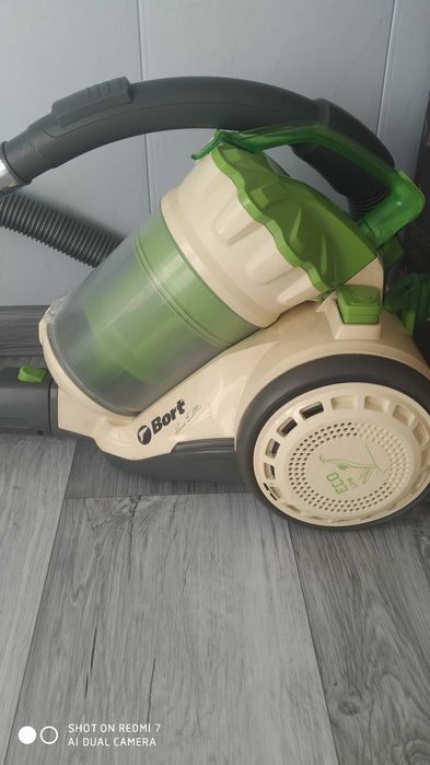 Продаётся пылесос фирмы"Bort"в хорошем состоянии