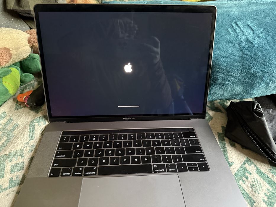 macbook pro 16 2019 second hand si noi de vanzare • Anunturi • OLX.ro