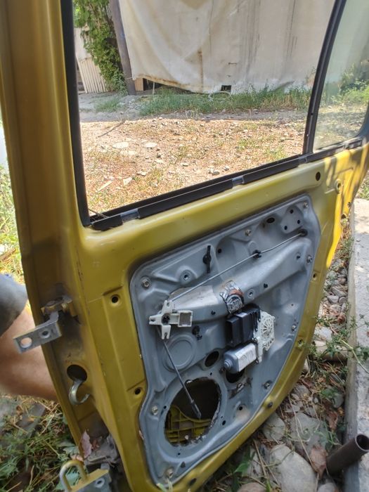 Дверь задняя гольф 4