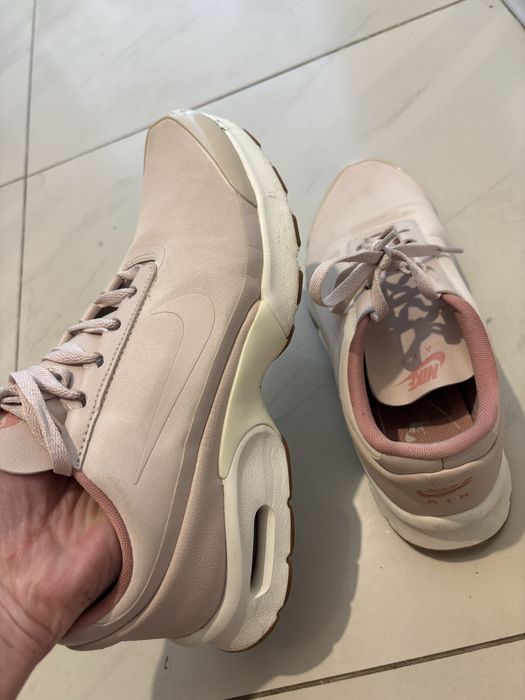 Маратонки NIKE Чисто нови