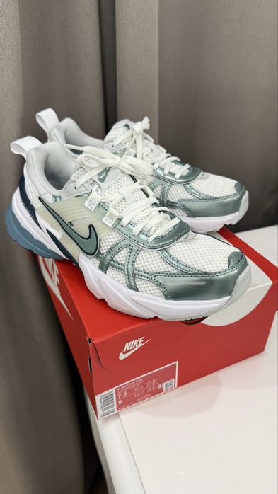 Nike кроссовки 38 размер