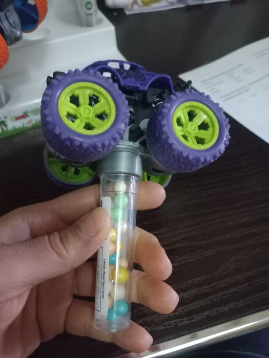 Продаются машинки с конфетами