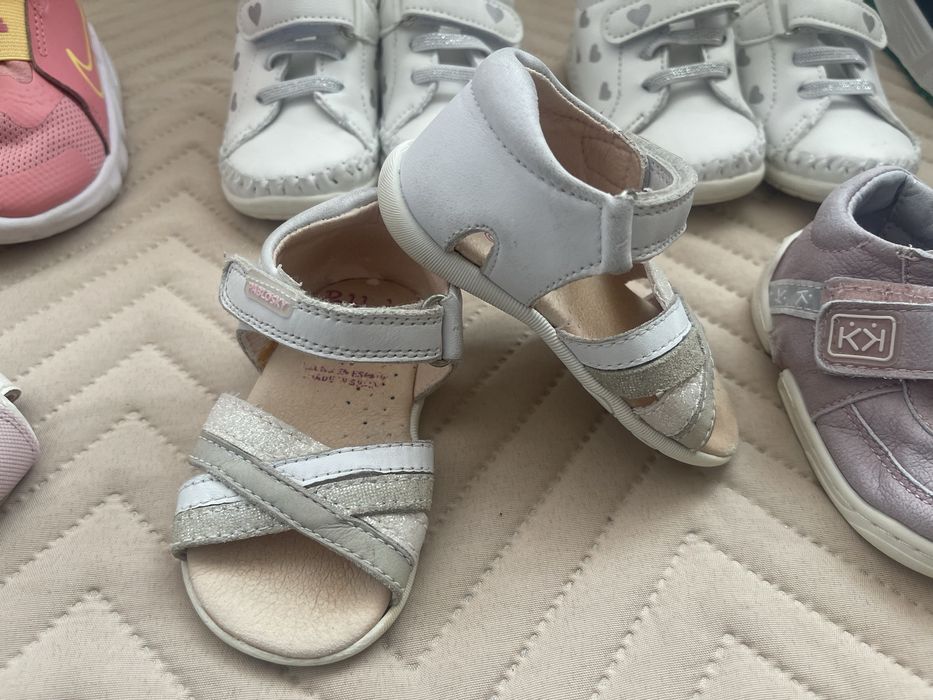 Обувки за момиче от 18 до 21 номер и момче от 20 до 26