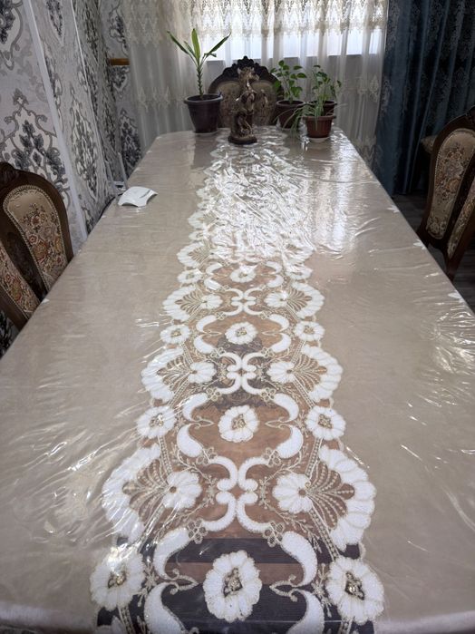 Стол обеденный и стулья