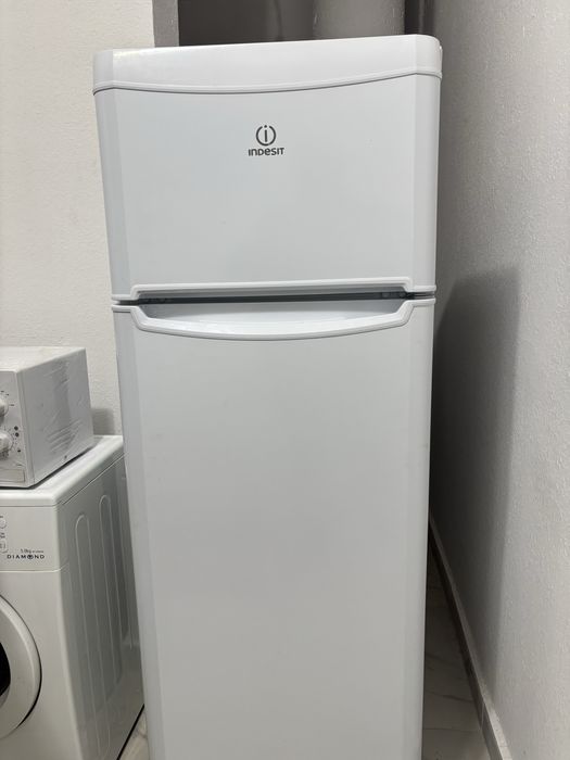 Холодильник indesit