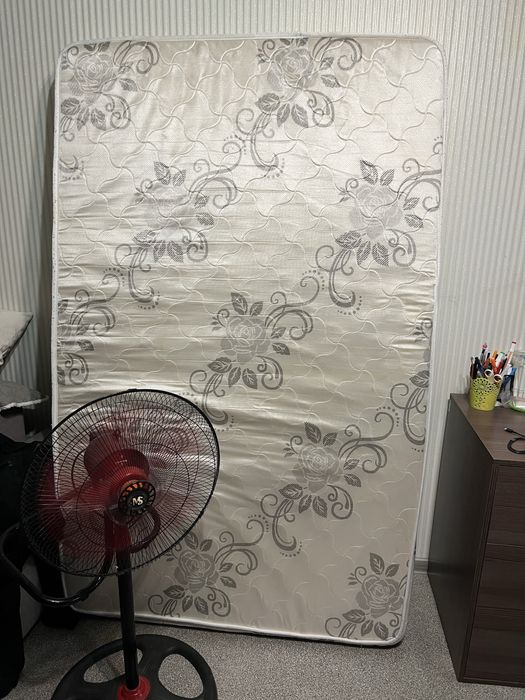 Продам кровать с матрасом