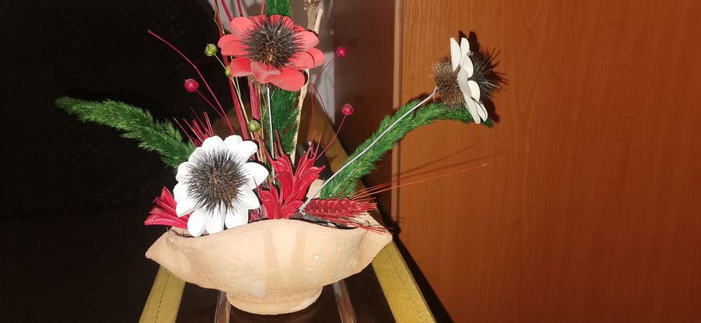 Vând diverse ornamente făcute manual!