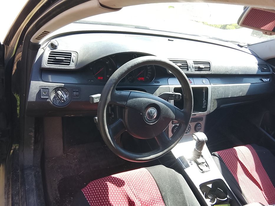 Passat B6 an 2006 mașina am radiato se vinde de piese