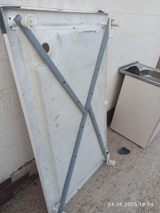 Срочно продам душевой поддон + раковину в идеальном состоянии.