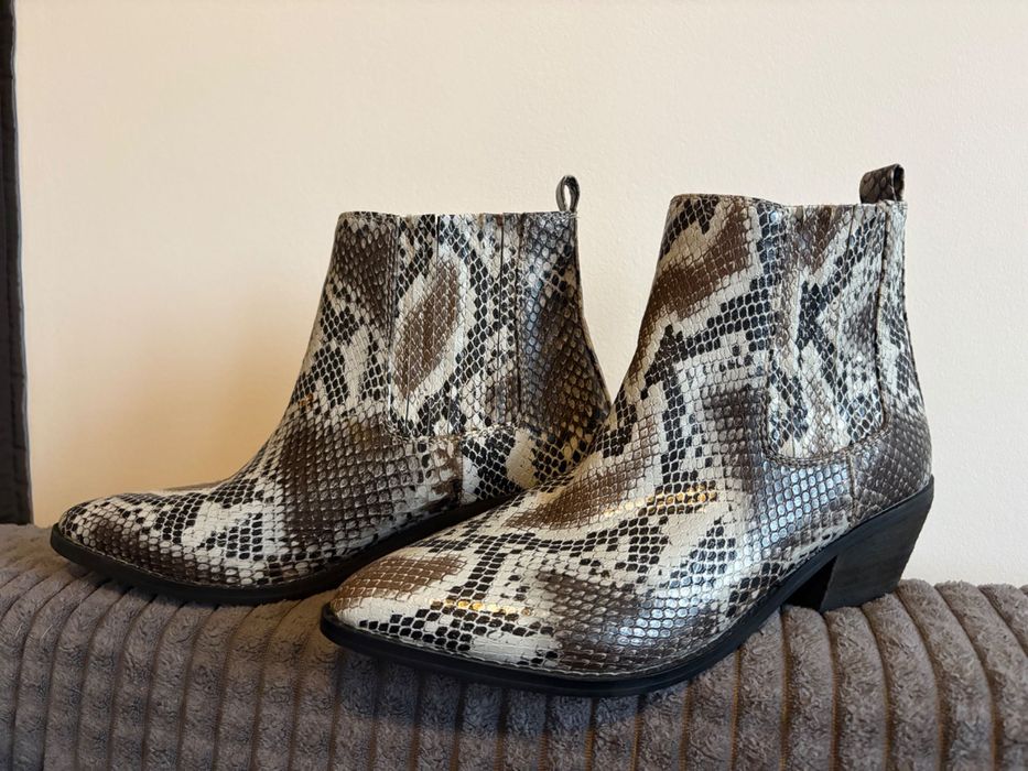 Кожени боти змийски мотив