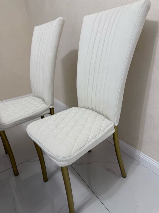 Стол со 6 стульями