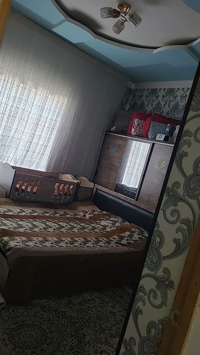 Srochna uy sotiladi Nazarbekda 4sotix 5xona 1ta oshxona 3ta podvol