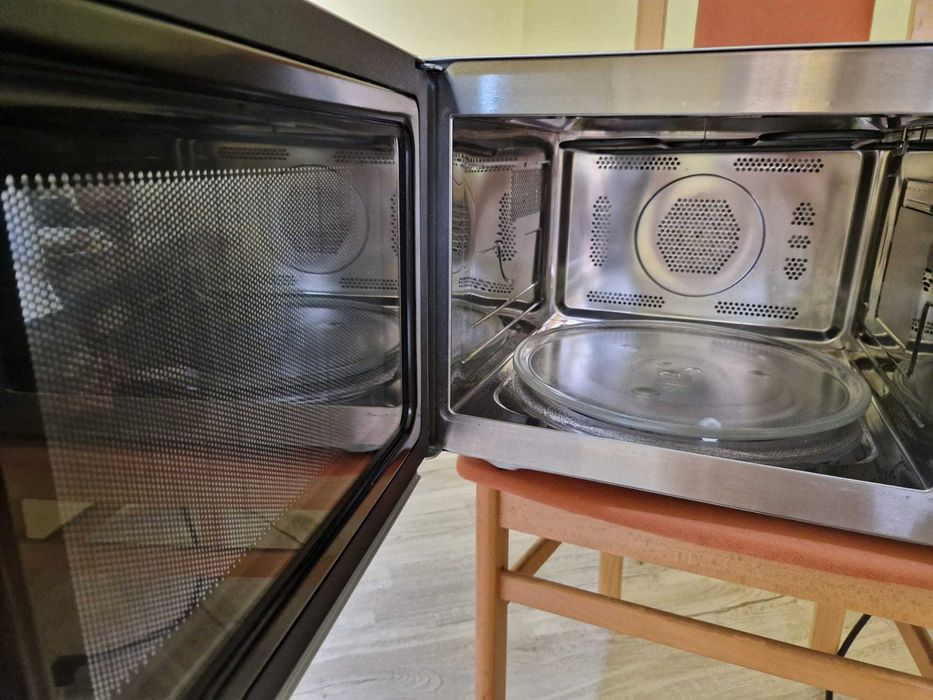 Cuptor cu microunde combinat marca Severin, model MW 7803 (seria „900 & Grill")