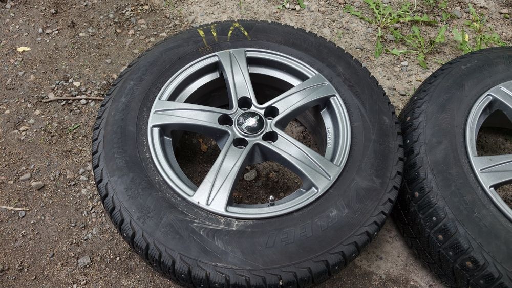Комплект дисков R15 с шинами . Chevrolet