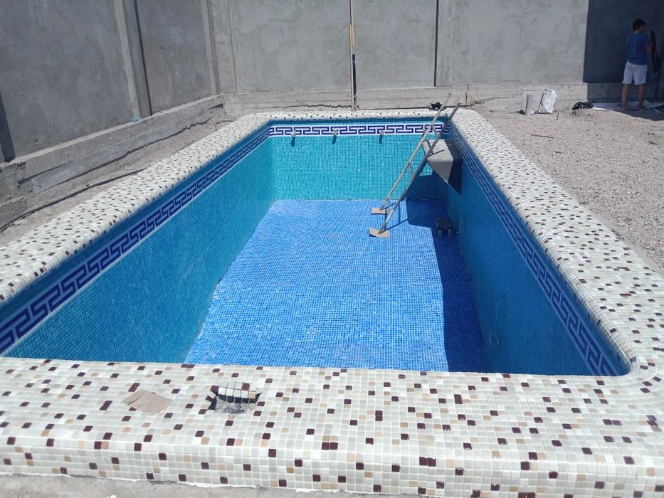 Укладка майолика на бассейн и на сауна  фантаны отлично  качеством