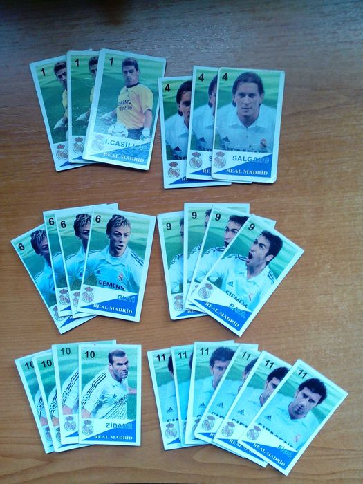 Карти на футболисти и баскетболисти и стикери на Чипикао