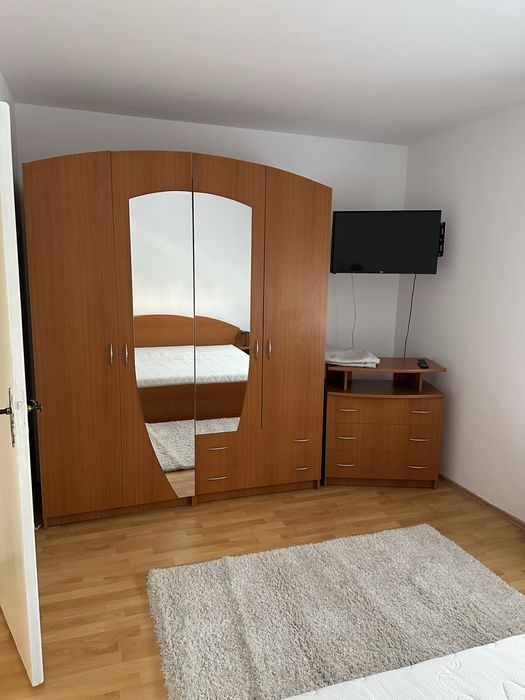 Apartament cu 2 camere, complet mobilat și utilat, renovat – de închiriat