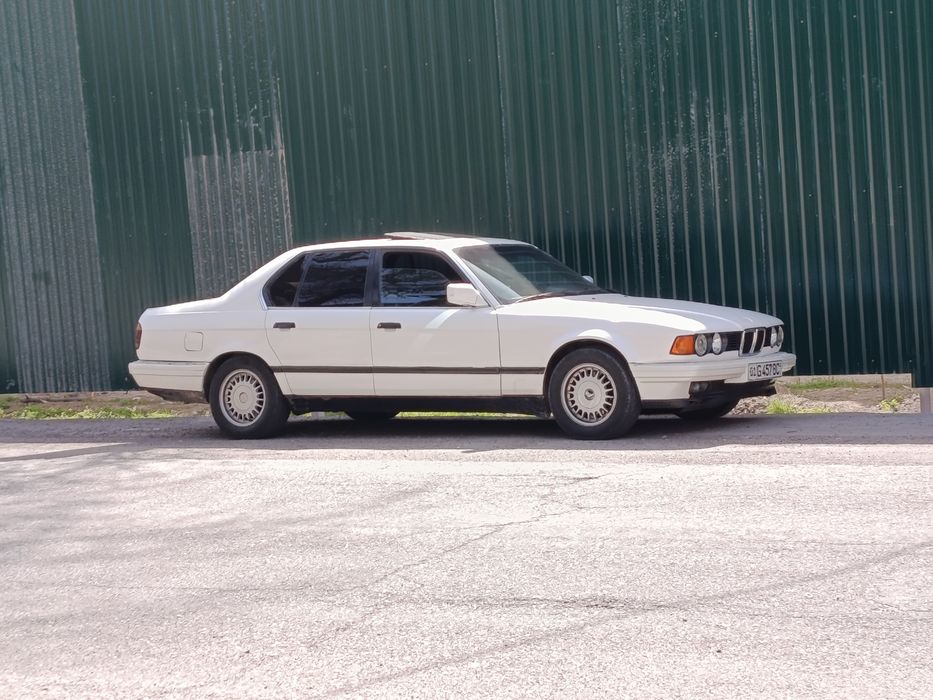 Bmw e32 sotiladi