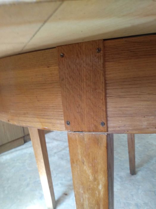 стол круглый дерево