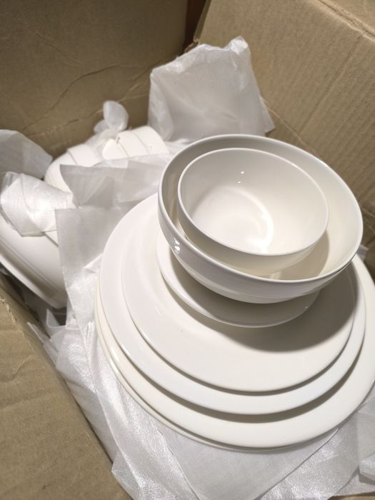 Продам новый набор сервиз посуды!