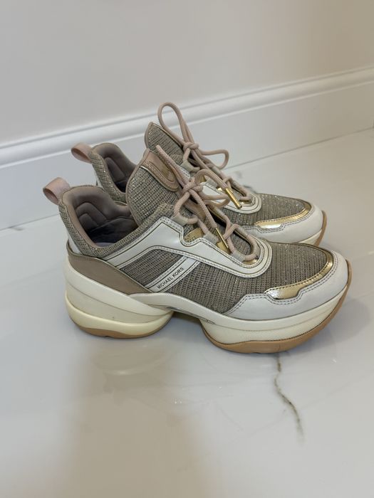 Продам женские кроссовки Michael Kors