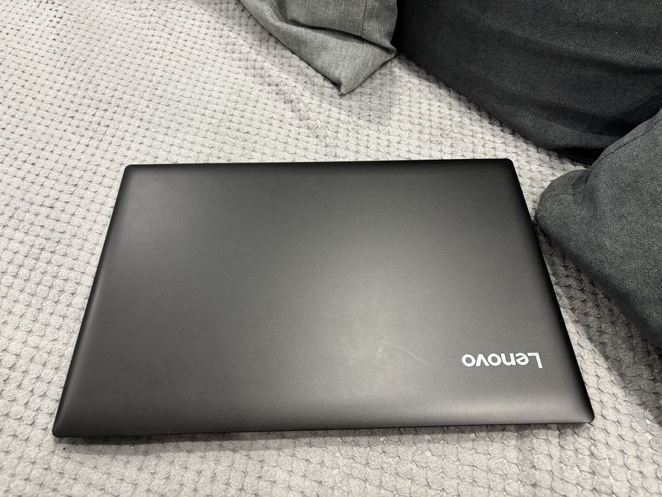 Лаптоп Леново-сив