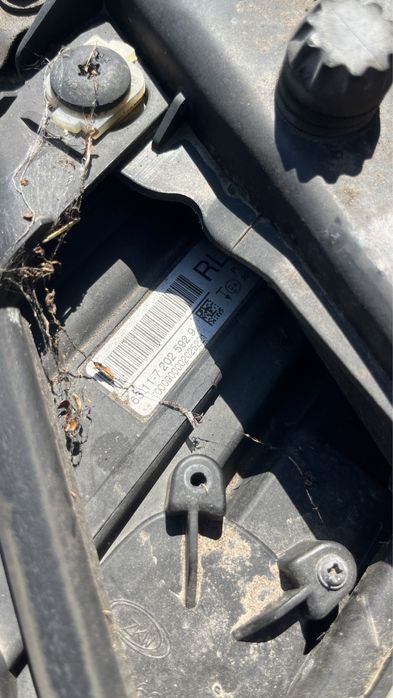 Far faruri stanga dreapta bi-xenon adaptiv Bmw e 90 facelift piese