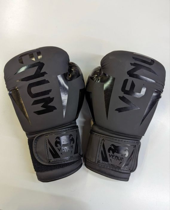РАСПРОДАЖА новых боксерских перчаток VENUM