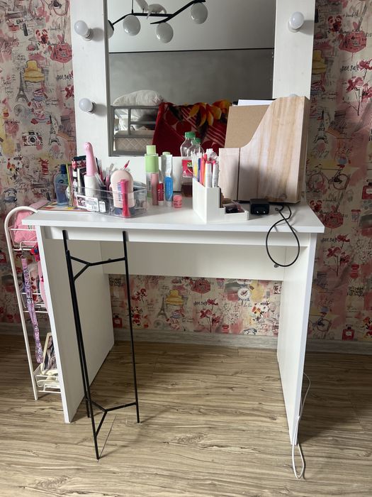 Парта или стол под комьютер