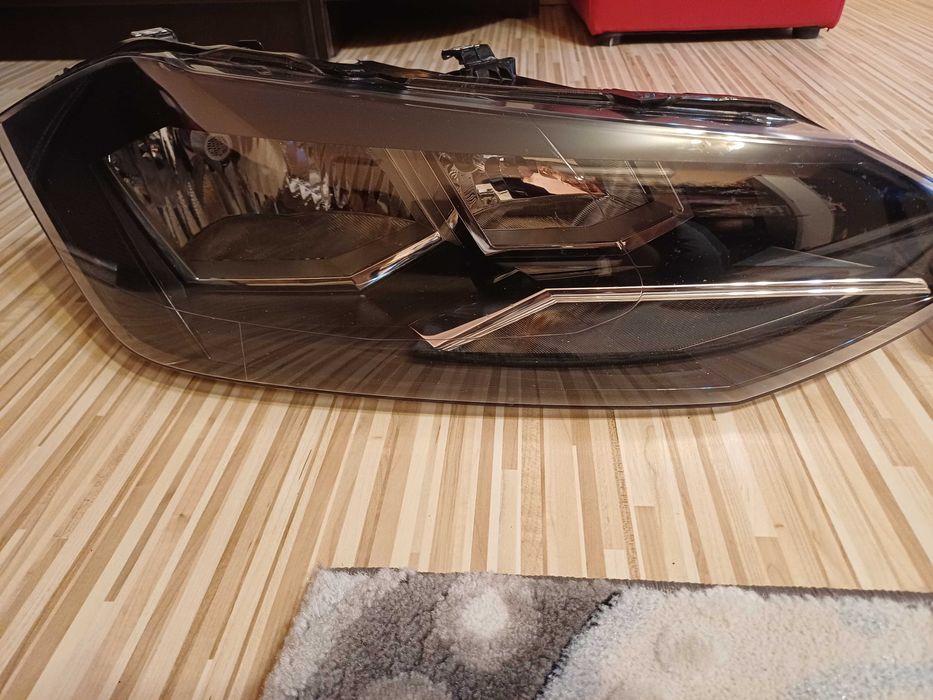 Faruri Vw polo , originale , folosite doar 3 luni