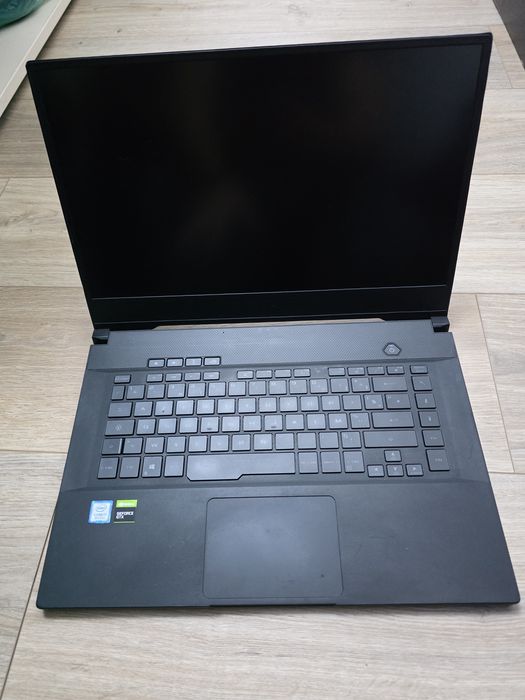 Laptopuri gaming pentru piese