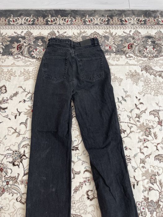 Джинсы красивые