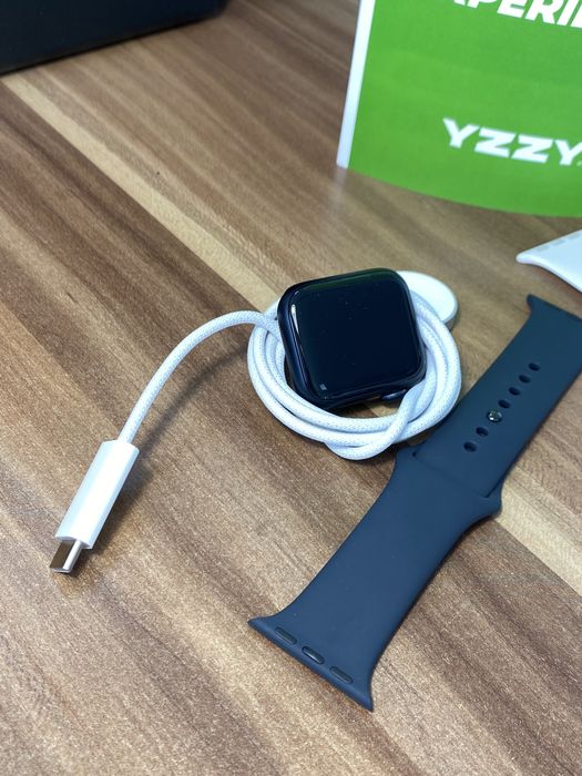 Apple Watch Seria SE 3 / 40 mm / GPS / Gold/ Black |