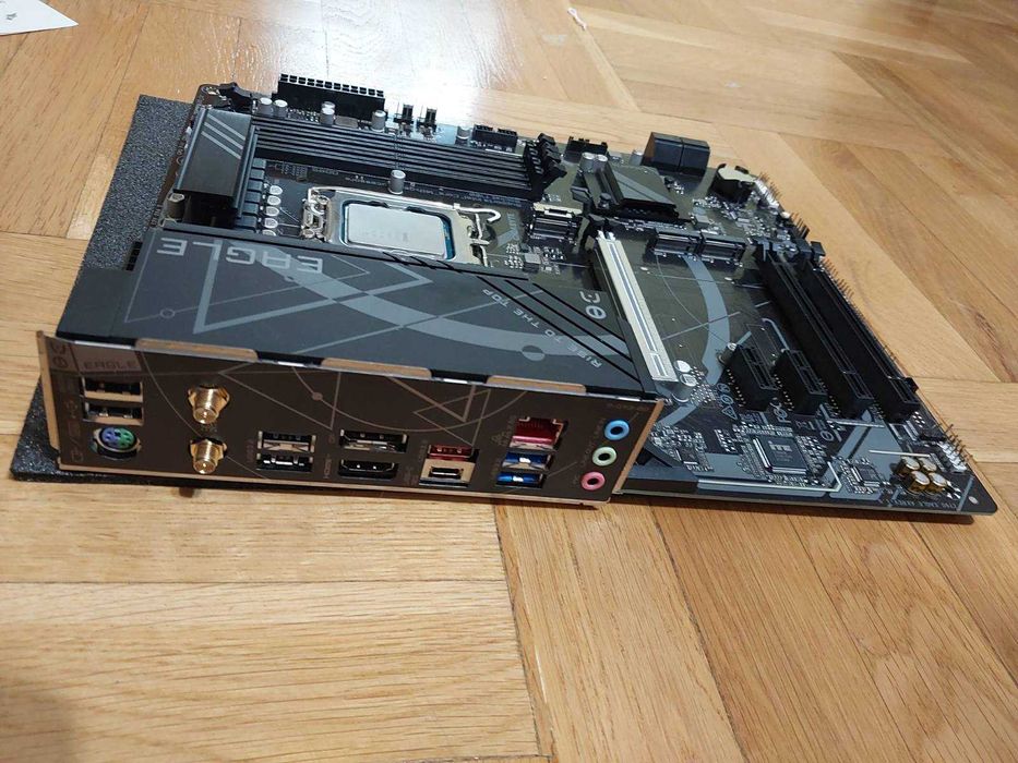 Intel Core i9 13900KF + Gigabyte Z790 Eagle AX Wi-Fi DDR5