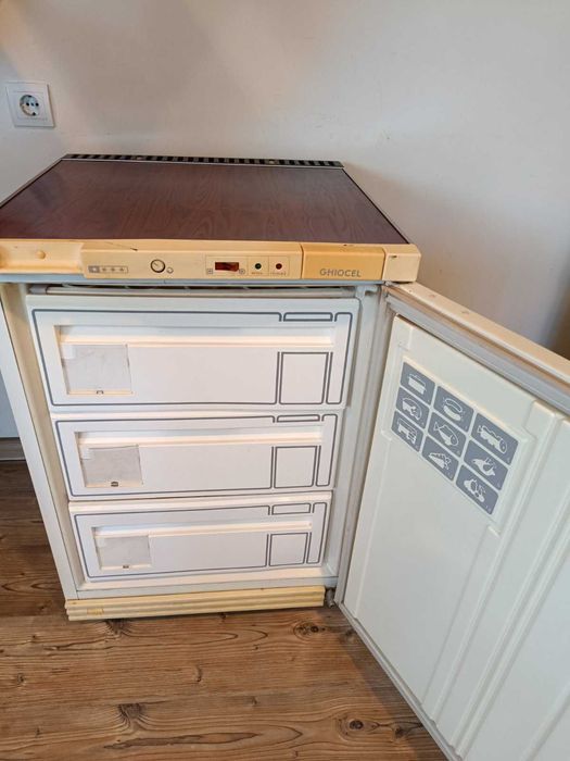 Продавам Фризер 70 Евро