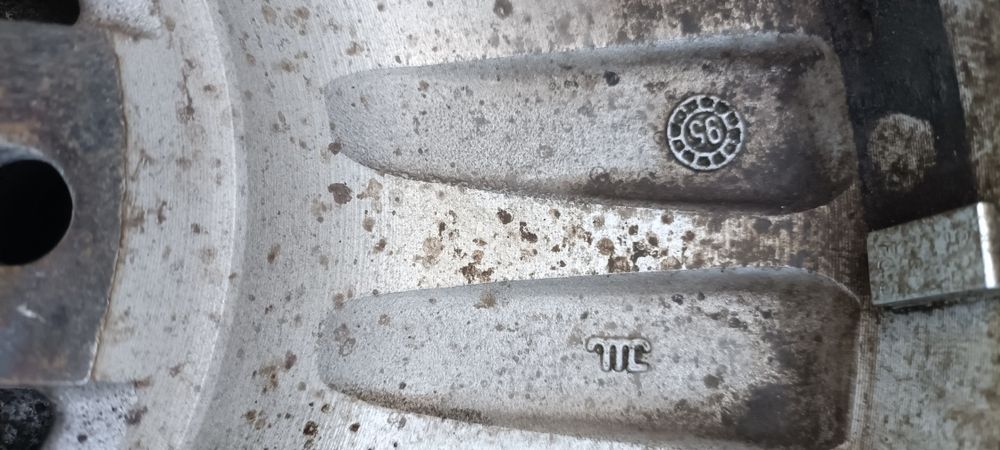 Продам комплект пегко сплавных дисков R15